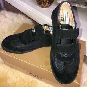 UGG girls shoes size 5 NIB